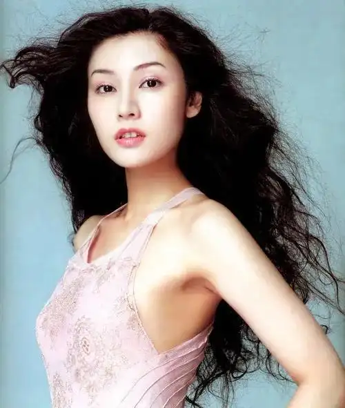 李嘉欣气质优雅