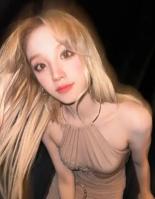 宋雨琦大秀尺度穿搭,时尚性感!