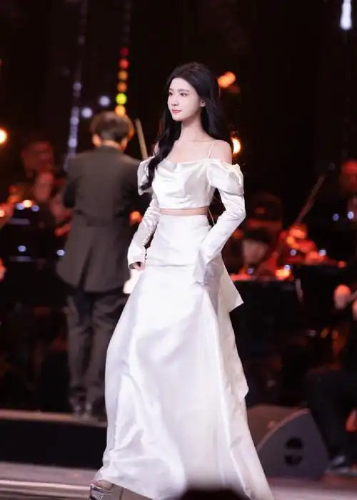 陈意涵estelle超话演员@陈意涵estelle荣获「年度优秀演员」奖项 78