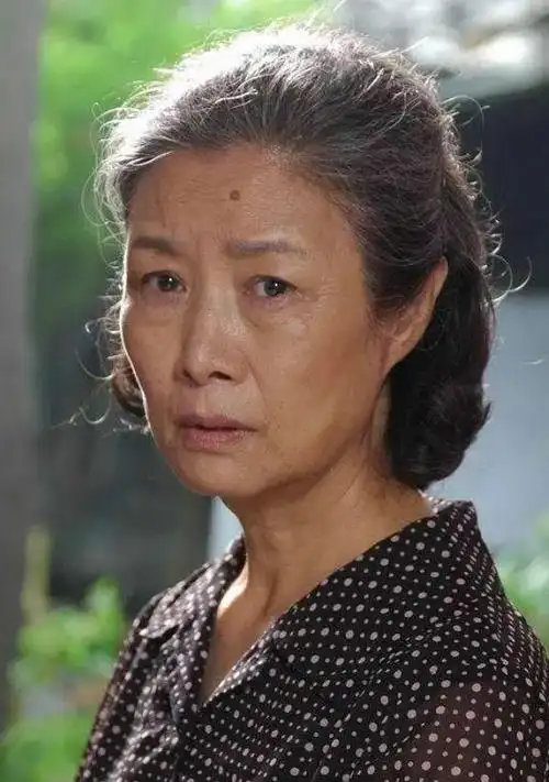 吕中:演了40年话剧,47岁才入演艺圈,与丈夫婚姻成佳话