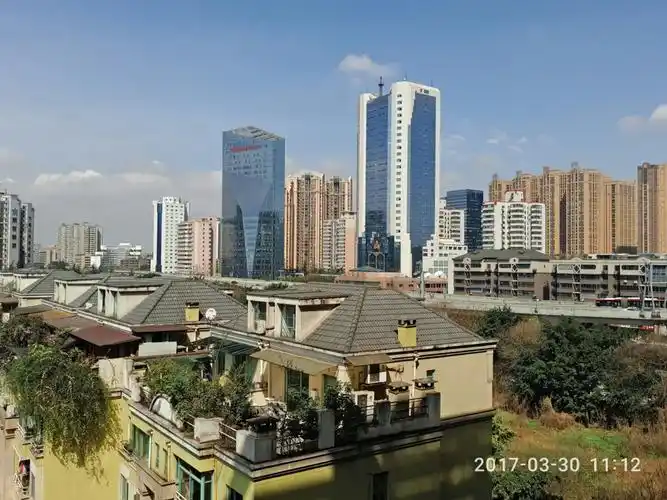 不仅在愚人节,更要在现实生活中自寻快乐.