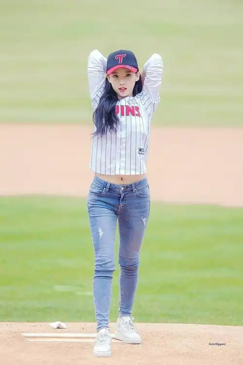 但是于此同时她的身材从未走形过,身材管理达标.