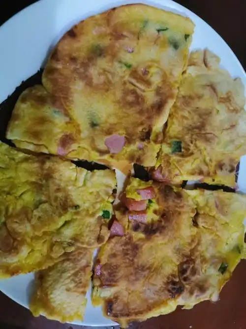 鸡蛋香肠饼的做法