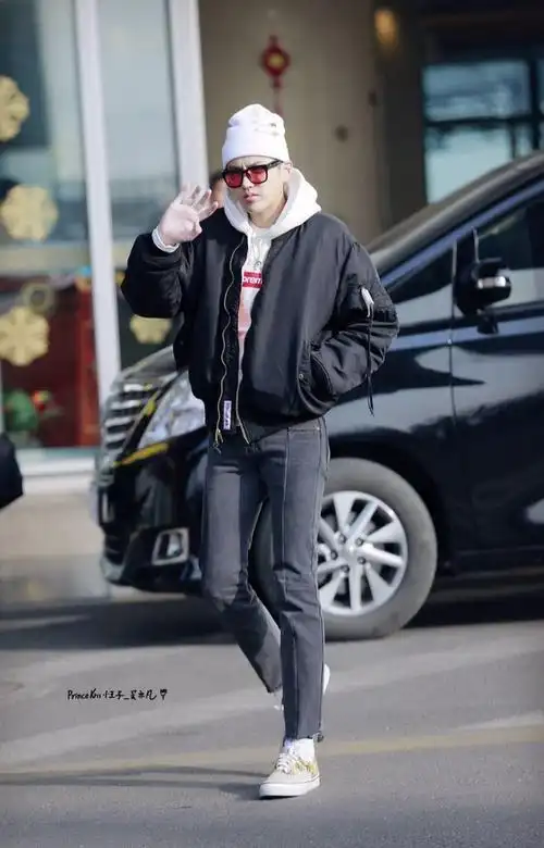 啊一股~昨日,就在大家今年的最后一个工作日,wuli凡先生吴亦凡现身