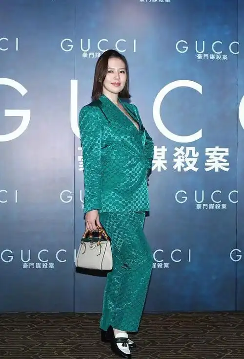 刘品言怎么发福成这样了胖成大妈样不敢认肚子臃肿像怀孕