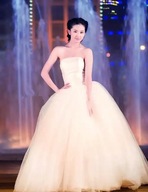 刘亦菲礼服造型合集,古典美女也超适合端庄大气的装扮,美爆了!