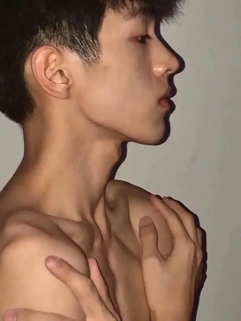 腹肌男神高清图♂15 谢什么这是美女应该做的.