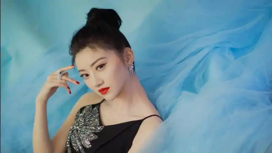 前奥运冠军被爆赌博,借钱,张继科拿前女友私密照还债,是真的吗_景甜