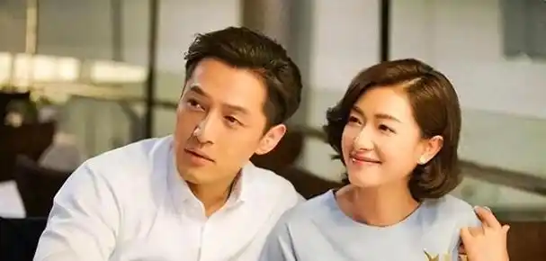 万茜曾经参加过《乘风破浪的姐姐》,在节目中迅速赢得了大众的喜爱.