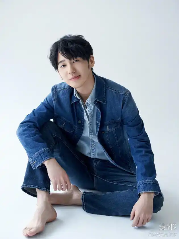 白宇吐槽工作室买粉色补光灯:我不可能用粉色的