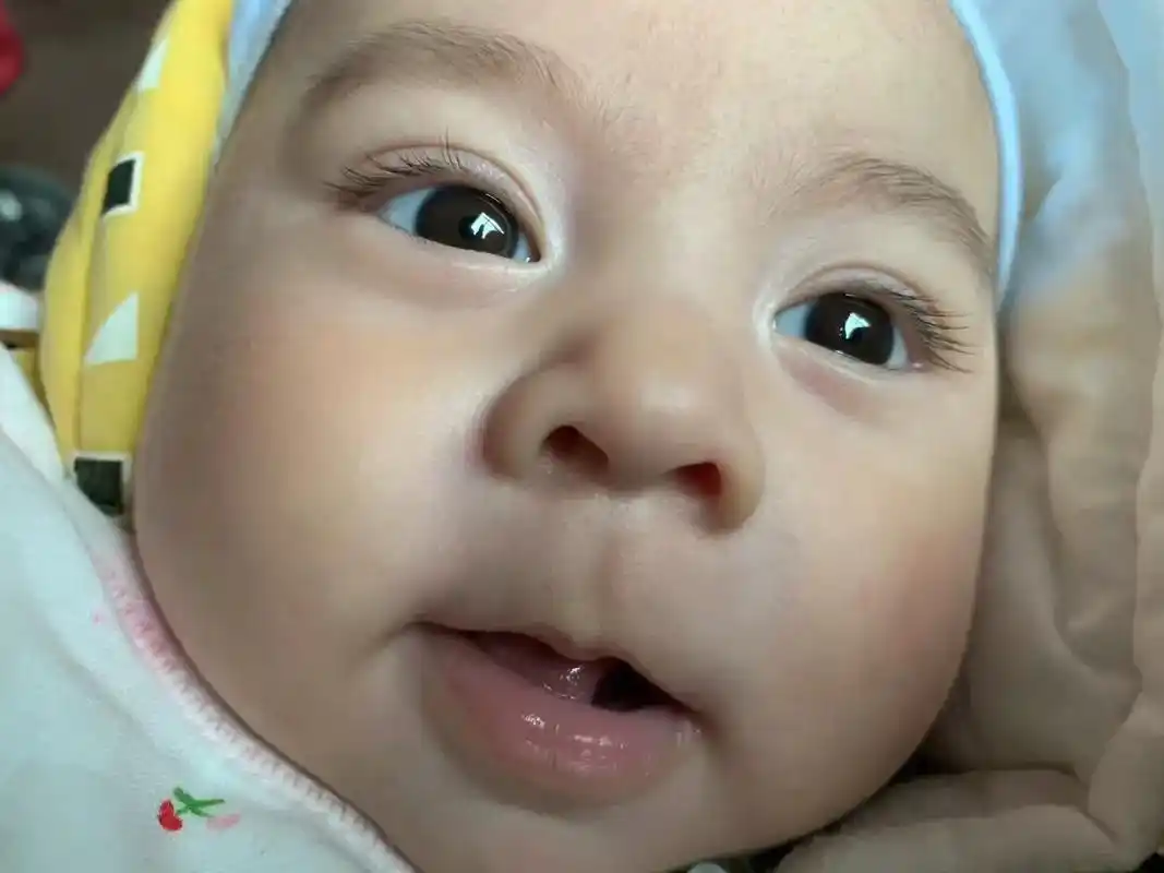 抱着抱着就长大了,频繁的记录着还是追不上时间的更迭照片不能代 - 抖