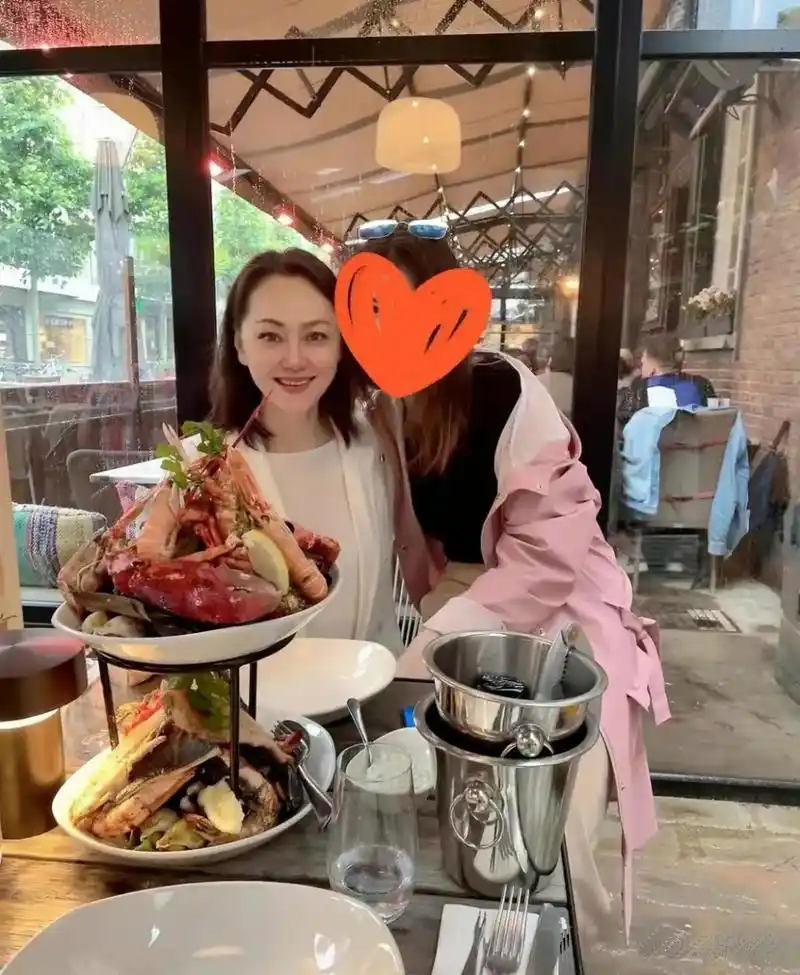 著名女星大宋佳二婚嫁给了外国男人,定居比利时