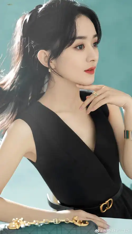 赵丽颖黑色长裙造型##赵丽颖黑色深v连衣裙##赵丽颖黑色连衣裙#陪