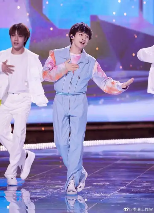 如何评价发起人周深多国语言唱跳版创造营2021主题曲我们一起闯