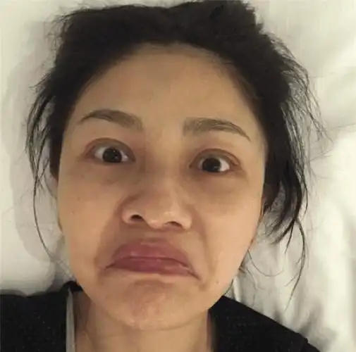 胡可抵制美颜功能大方晒素颜照坦然面对衰老素颜让自己踏实