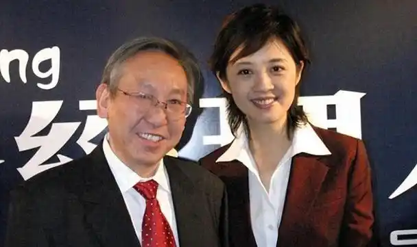 许戈辉:央视的门面,事业巅峰未婚先孕,二婚,名声大跌值吗?