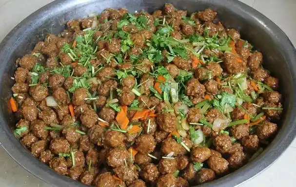 丢人:4个南方人去哈尔滨旅游吃饭点了4个硬菜!老板表示很生气