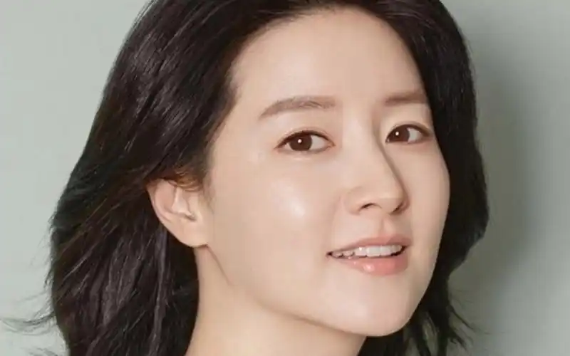 为艺术献身韩国女星-李英爱(大长今)