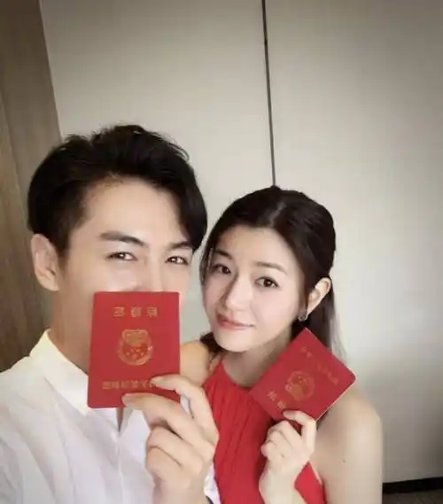 有种"整容"叫陈晓结婚,老婆陈妍希变化不大,他却像换个人_电影_赵丽颖