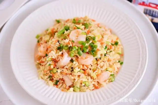 看不见鸡蛋的虾仁蛋炒饭,依旧可以尝出鸡蛋香,秘诀就在这里