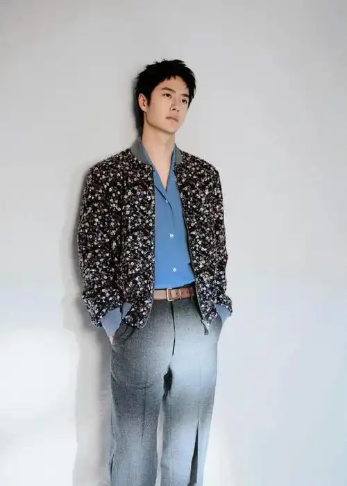 王一博新杂志预告出炉 宫廷王子造型尽显张力|锦绣|天天向上|华语歌手