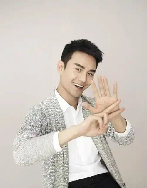 26岁演娘娘腔,33岁爆红,38岁熬成了王|王凯,这三个男人不能忘_父母