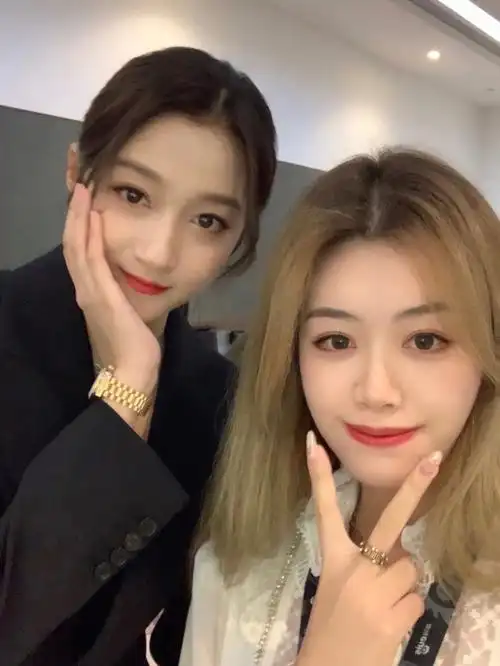 和关晓彤的小合照她真的太美啦