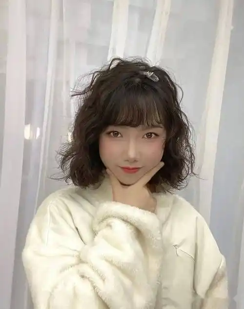 春夏最热人气网红"短发烫"利落又减龄_发型_中国_卷发