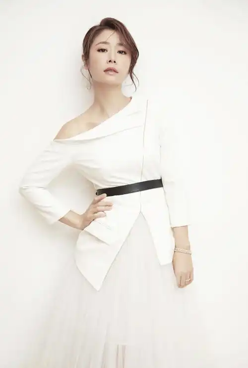 林心如性感露肩写真图片56