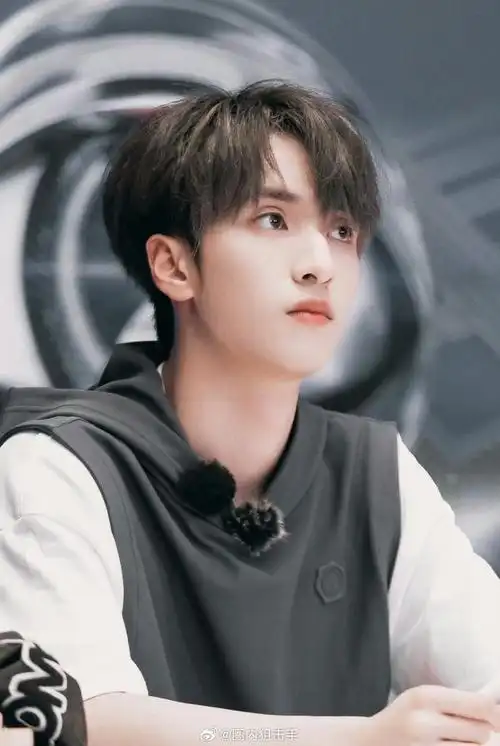 素颜也这么帅啊,严浩翔360度无死角的抗打,好伟大的一张脸!