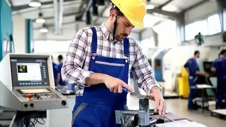 破解年轻人不愿进工厂难题,推进职业技能人才培养