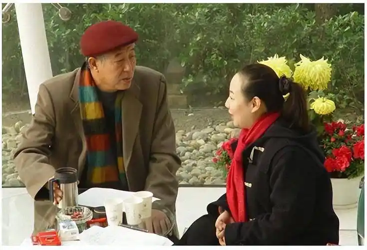 "傅明"文兴宇:伺候妻子大小便,葬礼低调朴素,爱了妻子一辈子_文星宇