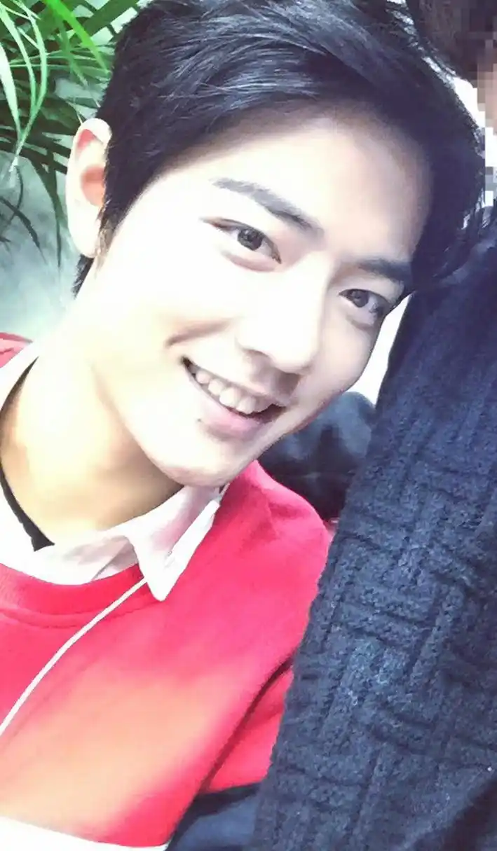 分享肖战你们没有见过的方也许时期的美图.