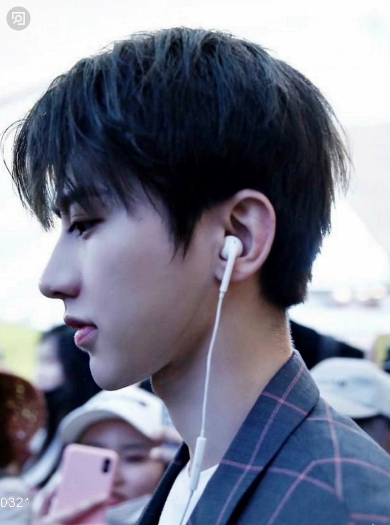 感受下这种魅力:叫蔡徐坤的侧颜杀,你被撩到了吗?