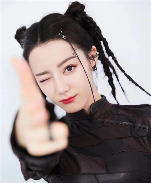 甜酷麻花辫发型 女明星同款编发_明星发型 - 美发站