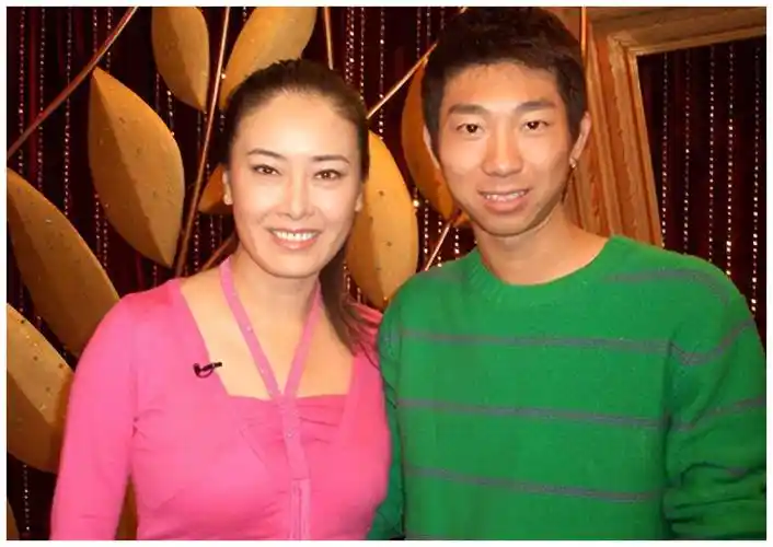 著名演员贾妮:我这辈子最正确的决定,就是赌气嫁给前男友铁哥们_哥哥