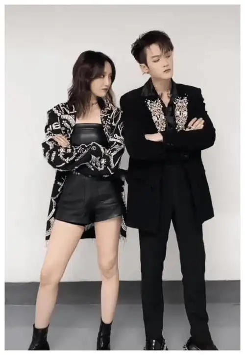 174cm檀健次与165cm孟佳同框,鞋跟太抢镜,网友:不是头一回