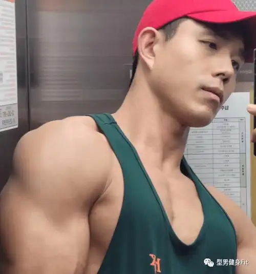 67韩国肌肉男完美身材