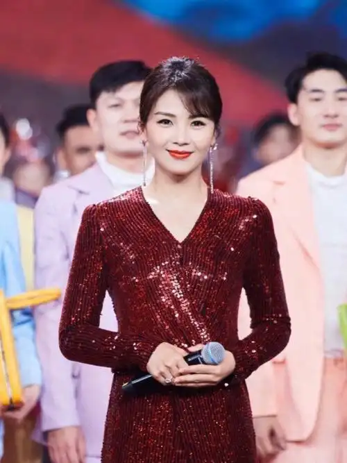 与她的额头面相特征是吻合的!好了,重新认识了我们的刘涛吗?