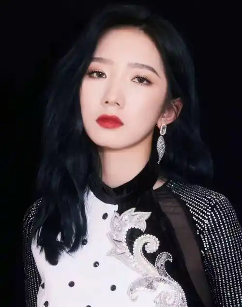 孟美岐经纪人丨实力派女星