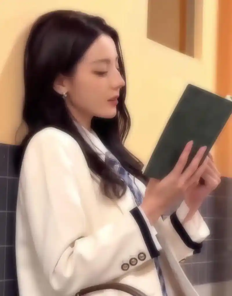 迪丽热巴 巴巴换头像了耶 美出新高度爱死宝宝 谁懂第一张 - 抖音