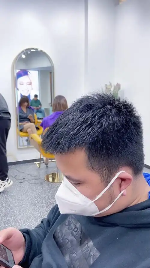 圆脸男孩子 3到4厘米头发可以这样搞