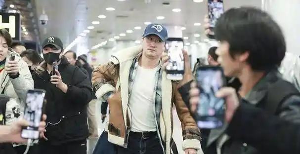 原创全场是中国人却在节目中全程飙英语吴京回怼别和我讲英文