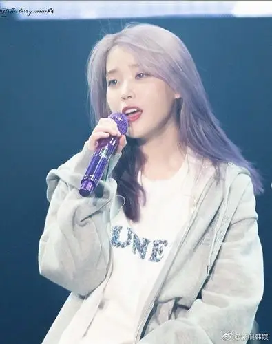 iu李知恩驾驭紫发造型你觉得如何