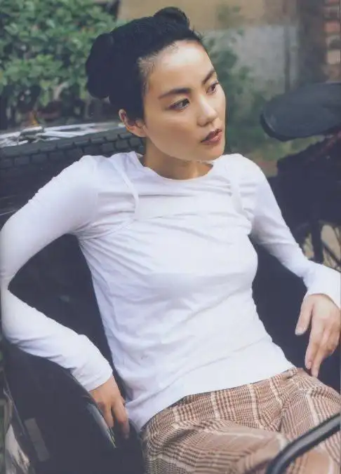 王菲年轻时真高调罕见内衣外穿扎哪吒头天然的头额骨美翻