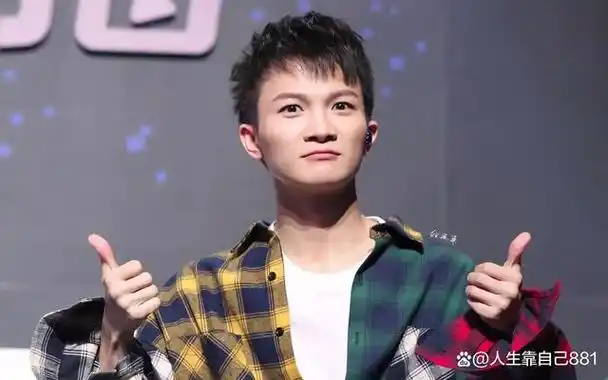 毕业于乌克兰国立第聂伯罗音乐学院,以其独特的声线和深厚的唱功受到