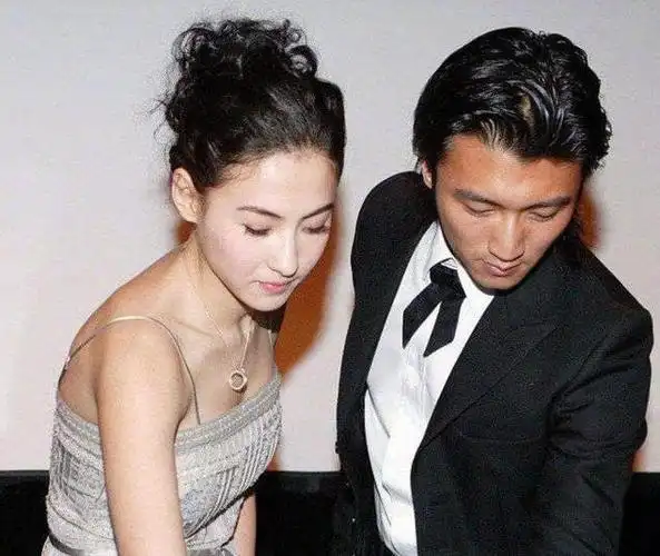 活久见!张柏芝谢霆锋同时现身澳洲陪儿子度假,评论区炸了