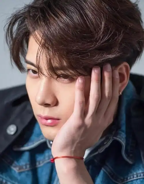 王嘉尔的侧脸,是完美的!