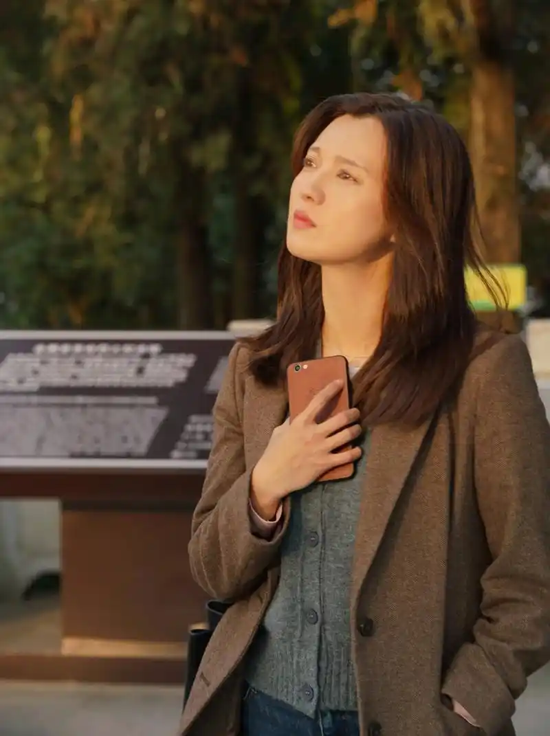 演员傅晶看起来哪像44岁的阿姨啊,明明是18岁的小姑娘