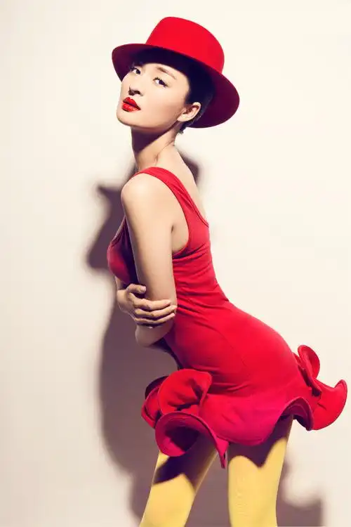 于越曝光糖果系写真演绎性感色女郎